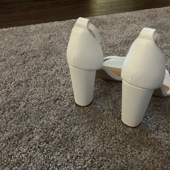 Beautiful White Heels - Picture 2 of 7